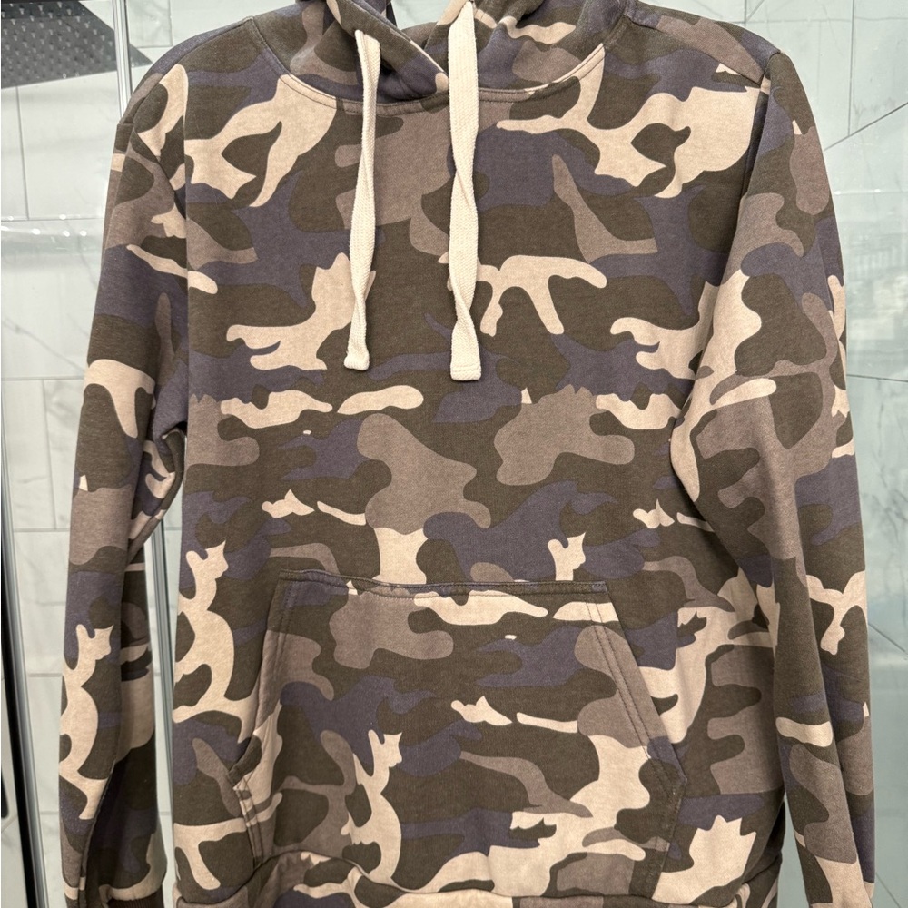 Women camo hoodie